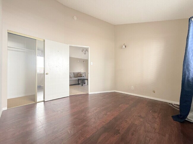Building Photo - 1343 W 36th St