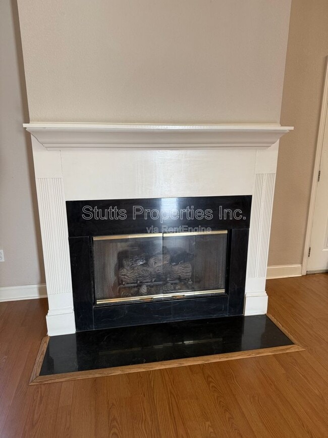 Building Photo - 202 S Cave St