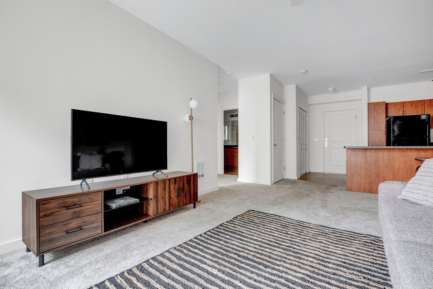 Building Photo - 362 Bellevue Way NE