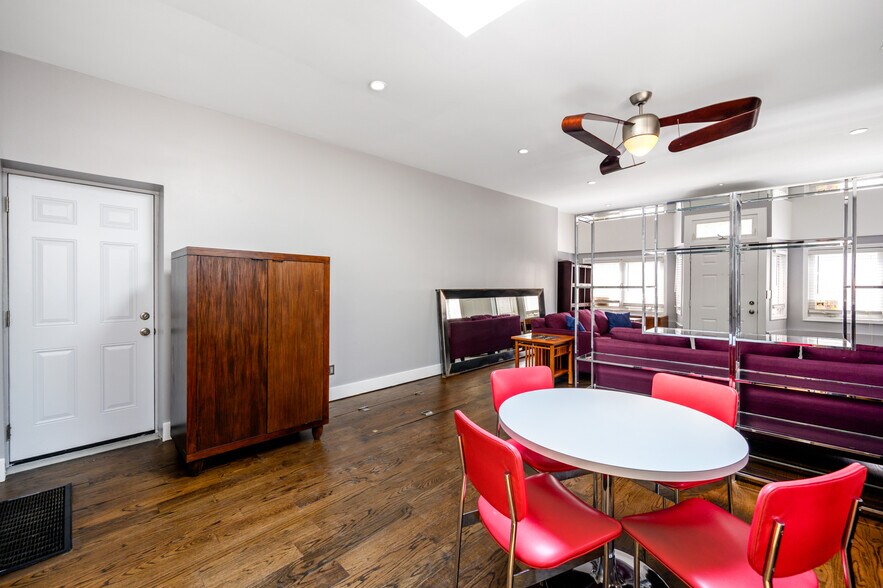 Building Photo - 1646 W Blackhawk St