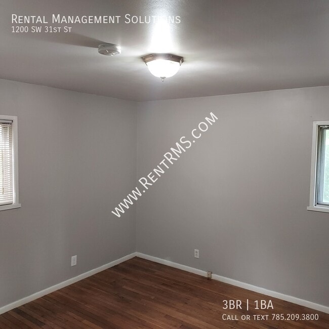 Building Photo - 1200 SW 31st St