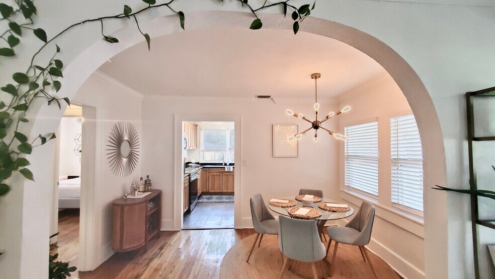 Building Photo - 2821 6th Ave N