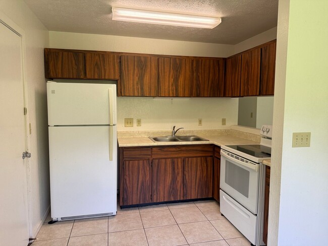 Building Photo - 2BR in Hawaiian Beaches