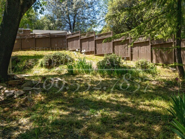 Building Photo - All Electric 2 Bedroom 1 Bath Home Near Soulsbyville!