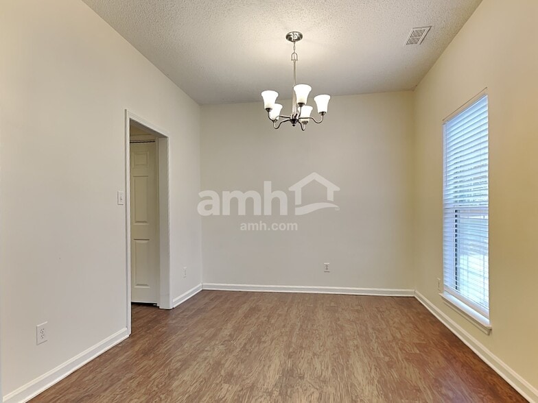 Building Photo - 1617 Oak Knoll Ln