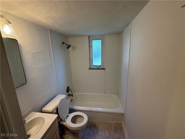 Building Photo - 21250 Crystal Ave