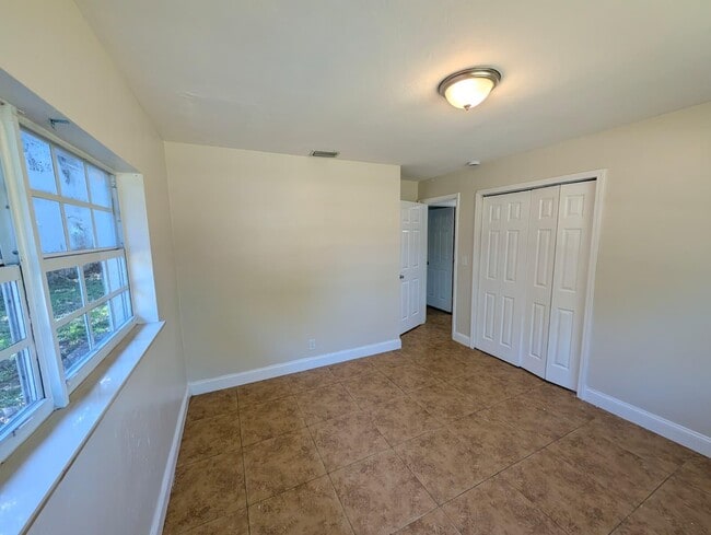 Building Photo - 180 Penn Way