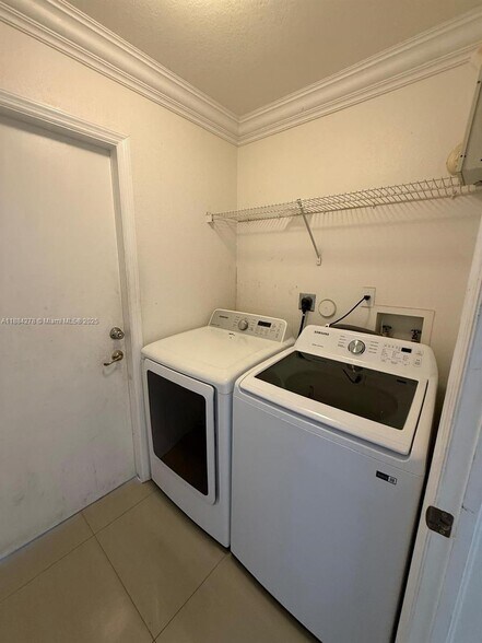 Building Photo - 5500 NW 113th Ct