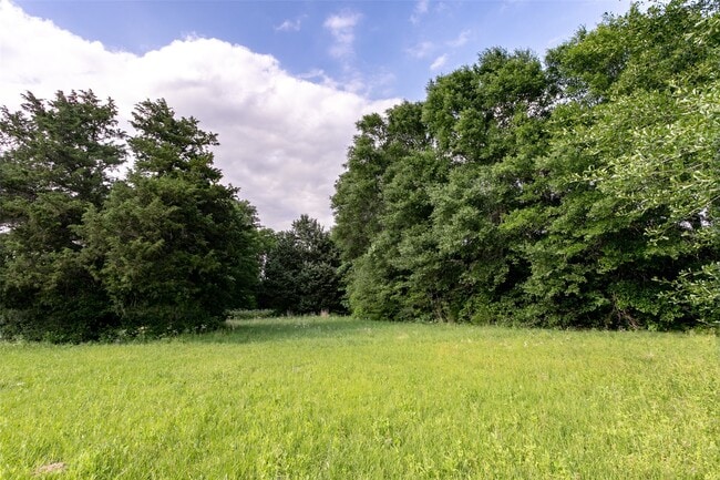 Building Photo - 404 N Meyersville Rd