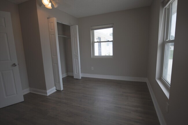 Building Photo - 1285 SE Port St Lucie Blvd
