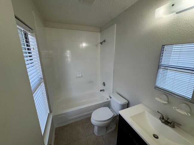 Building Photo - 8928 Kenton Briar