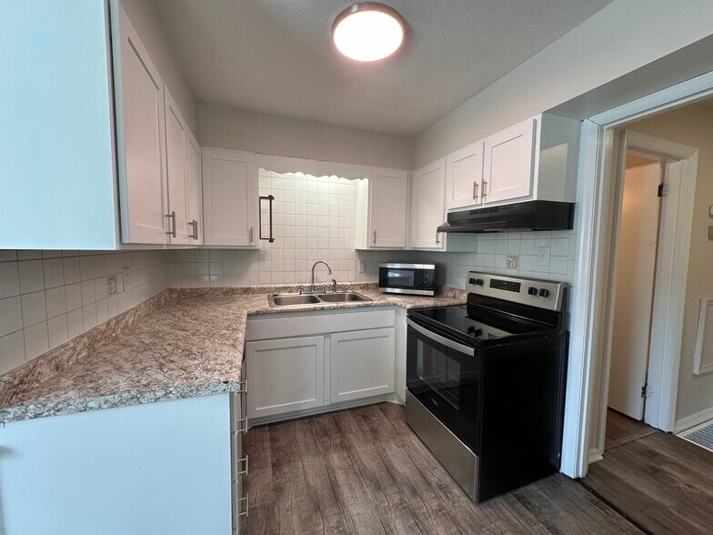 Kitchen - 2729 Keith Ave
