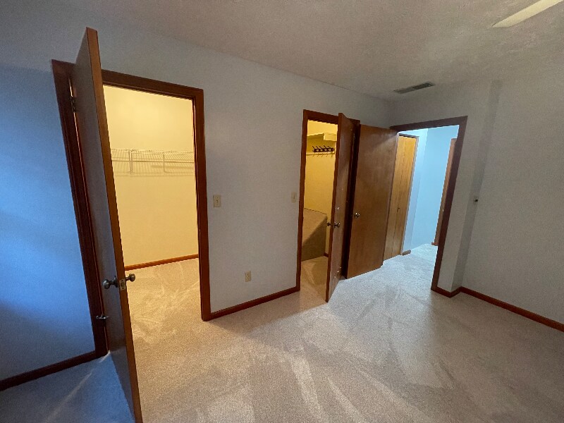 Building Photo - 1372 Red Tail Hawk Dr
