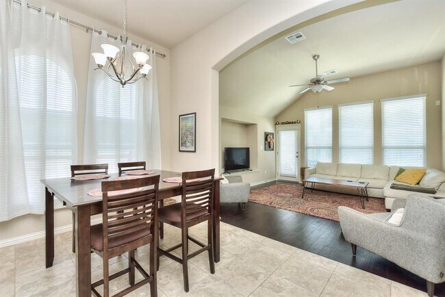 Building Photo - 117 Salt Fork Dr