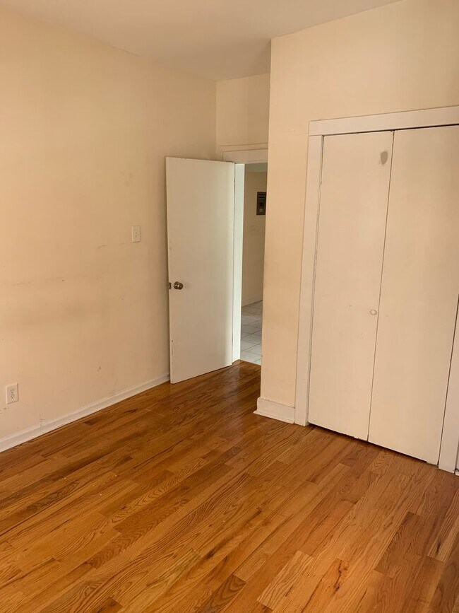 Building Photo - 86 Clinton Ave