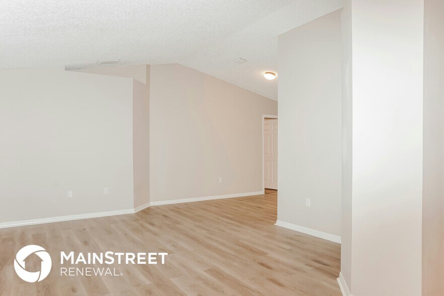 Building Photo - 430 Almansa St NE