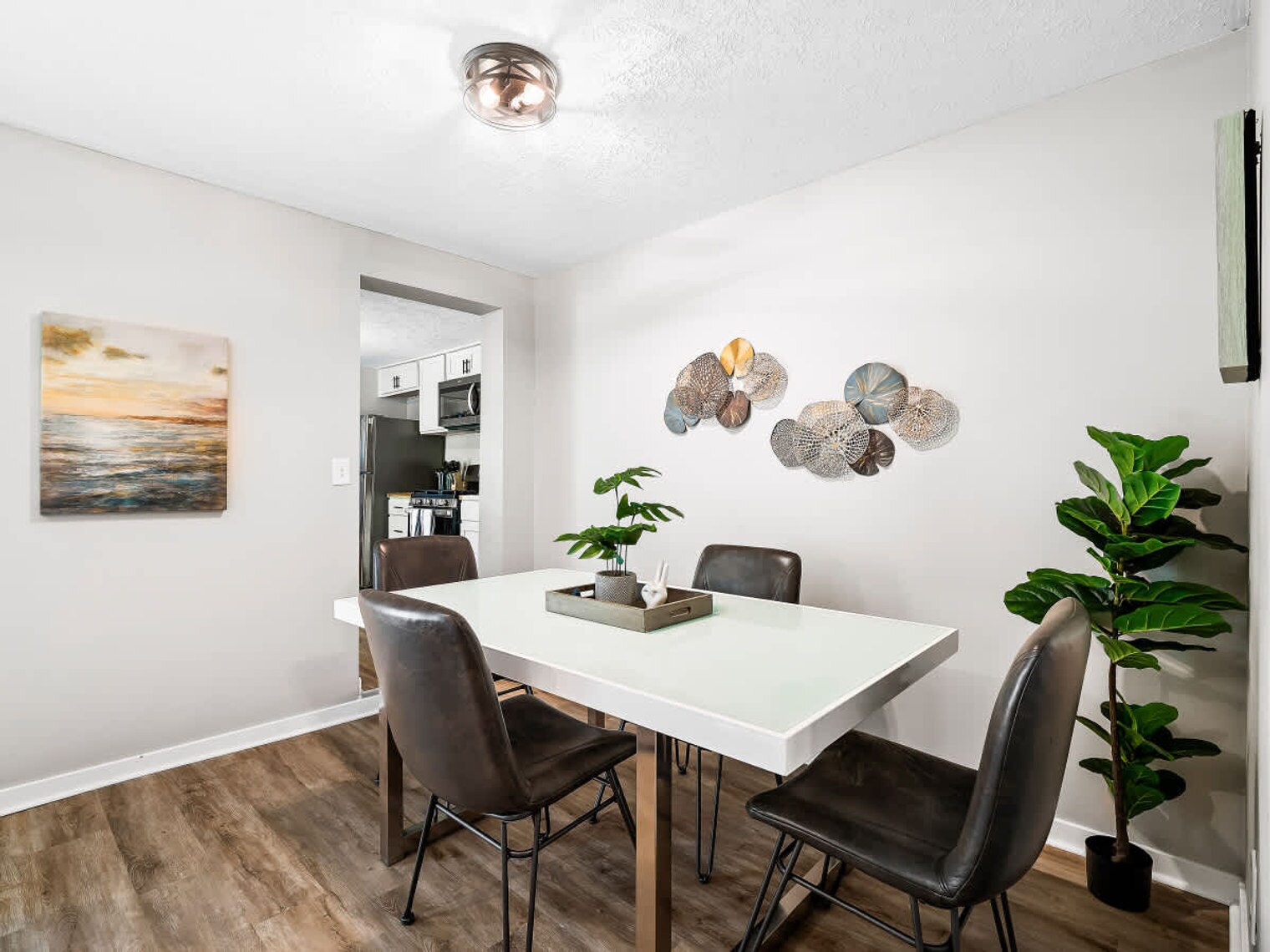 Building Photo - 7525 Lake Rd E