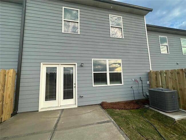 Building Photo - 23 Berryville Dr