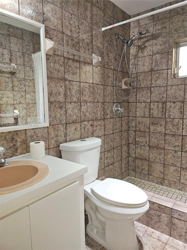 Building Photo - 305 SE 12th Ave