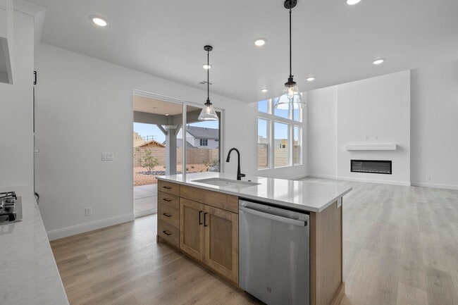 Building Photo - 646 Grn Mountain Dr