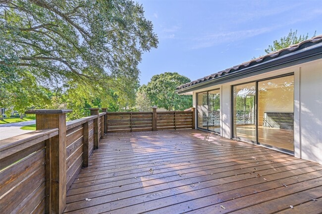Building Photo - 1207 Thomas Dr