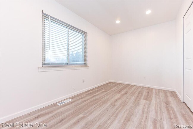 Building Photo - 29489 Geraldine Rd