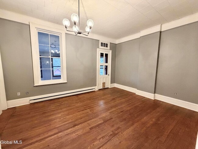 Building Photo - 10 W Main St