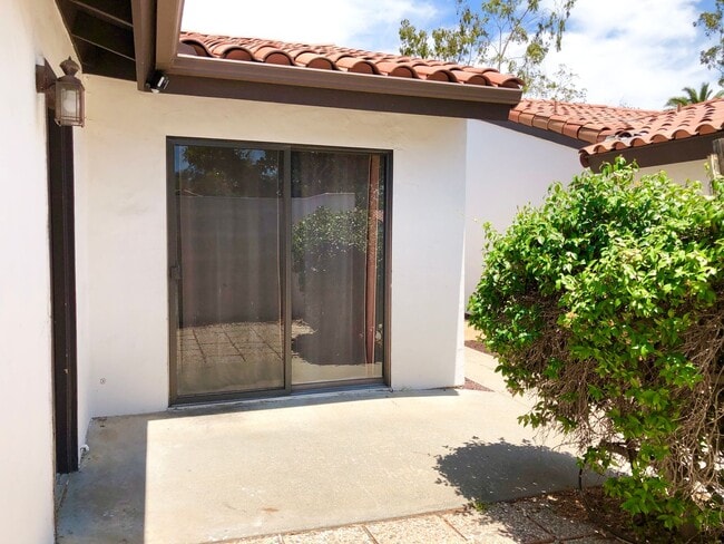 Building Photo - Sweet Single-Story, Completely Detached, in the Picturesque Fallbrook Village HOA Community!