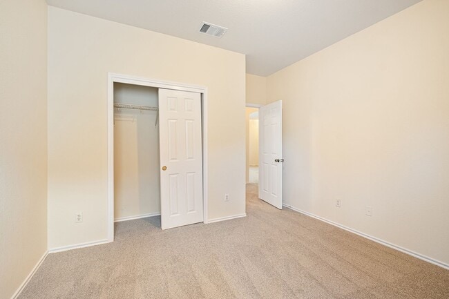 Building Photo - Spacious 4 Bedroom, 2 Bath Single-Story Home in Manor