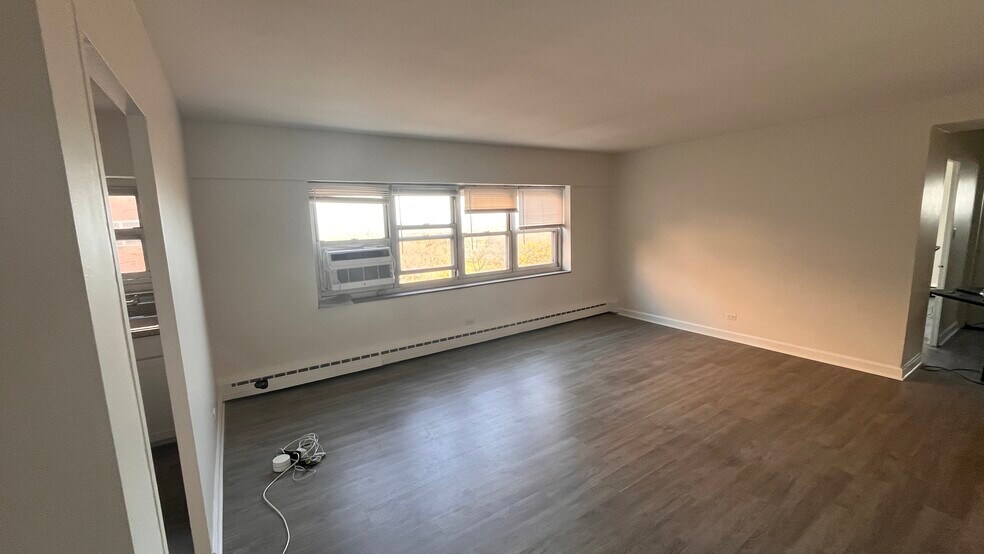 Building Photo - 4950 N Marine Dr