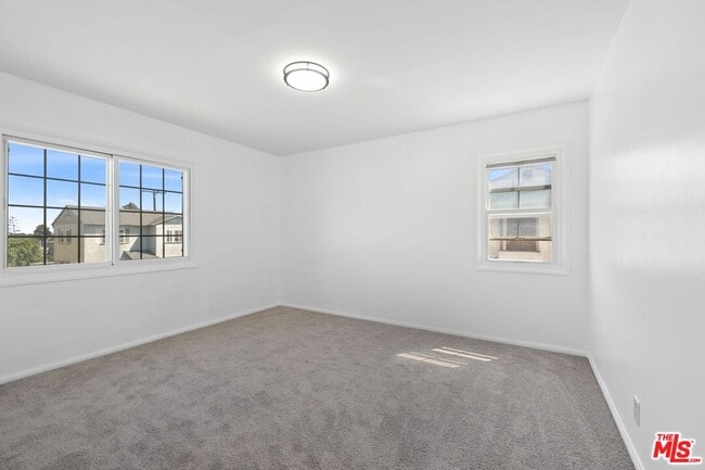 Building Photo - 2122 W 102nd St