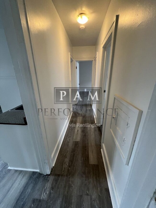 Building Photo - 1213 Superior St