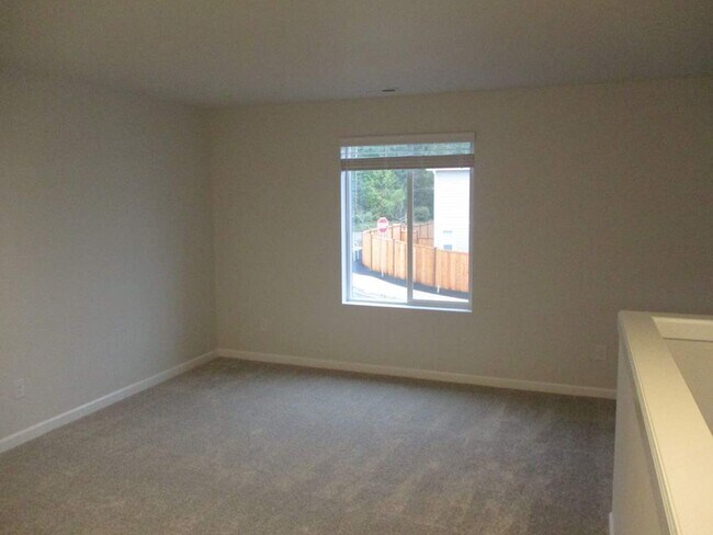 Building Photo - 3 Bedroom, 2.5 Bathroom Andasio Villiage H...