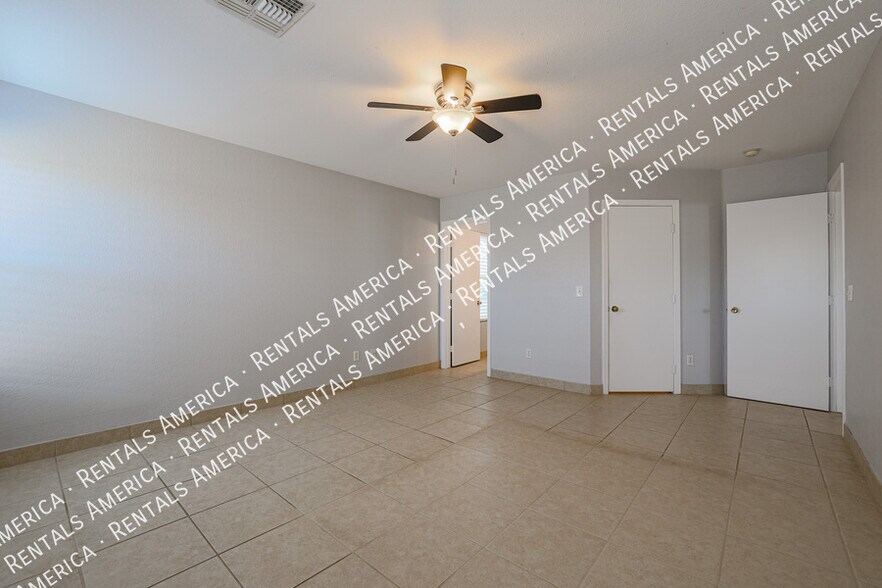 Building Photo - 1324 S Mosley Ct