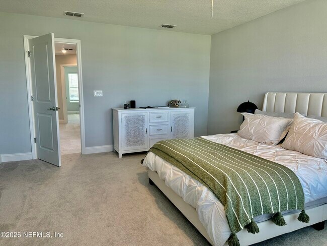 Building Photo - 124 Killarney Ave