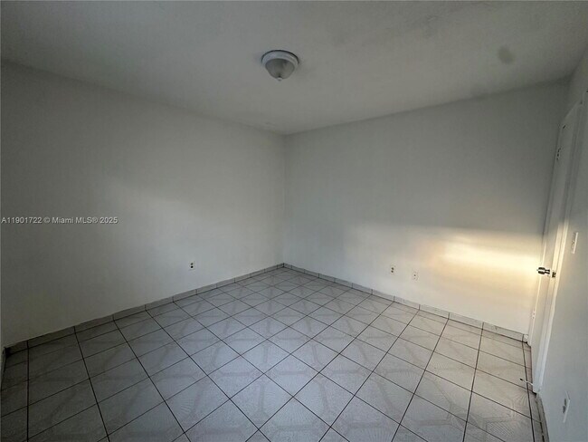 Building Photo - 3608 SW 25th St