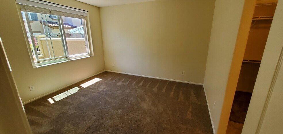 Downstairs Bed - 10488 Hollingsworth Way