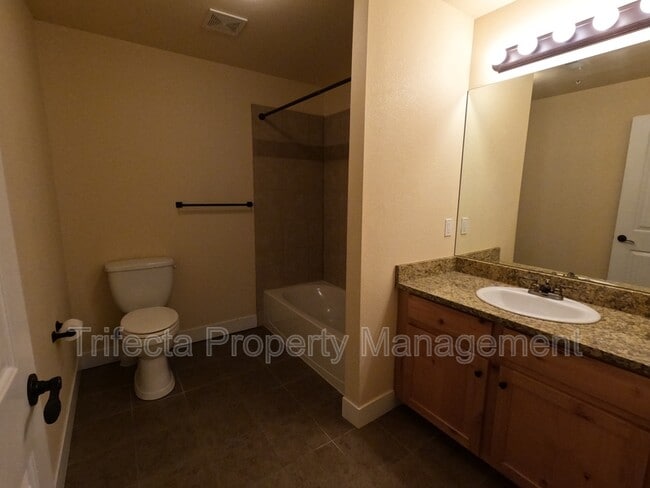 Building Photo - 2445 Windrow Dr