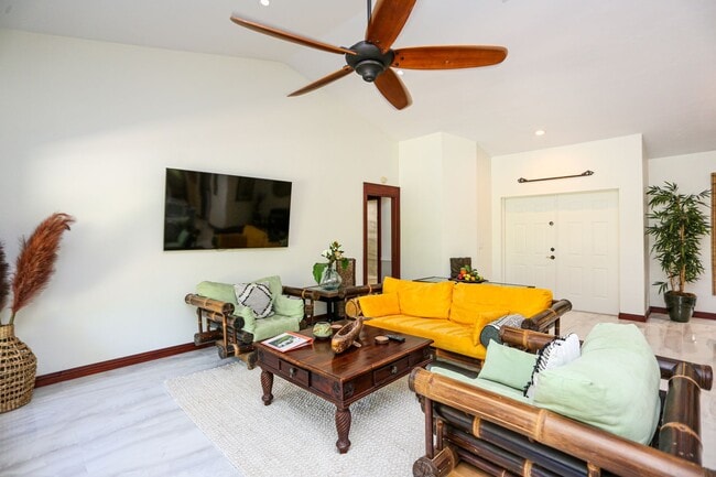 Building Photo - **TROPICAL PARADISE**3BEDS/2BATH POOL HOME...