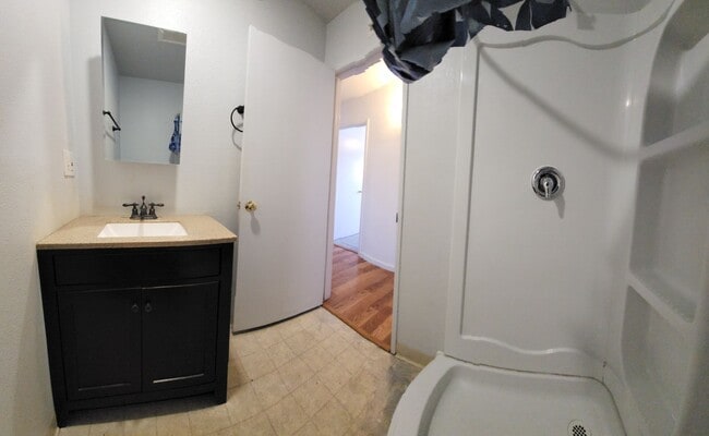 Building Photo - 4 bed 3 baths!  House ideally located close to campus, shopping, Bishop Peak