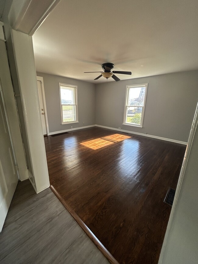 Building Photo - 1015 N Main St