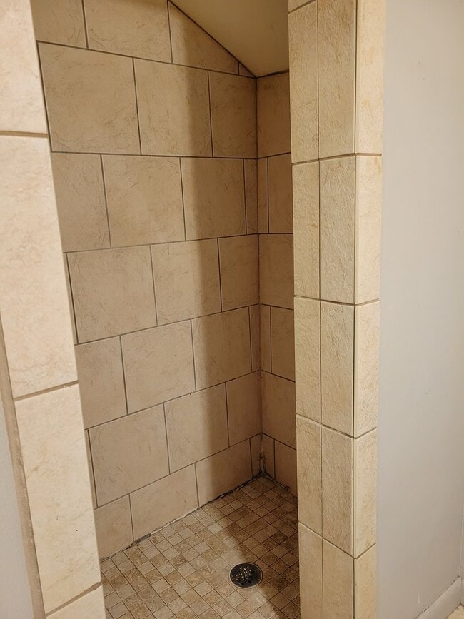 Building Photo - 2 Bedroom Duplex