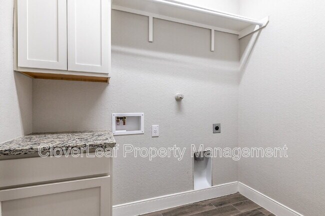 Building Photo - 3159 Daisy Meadow