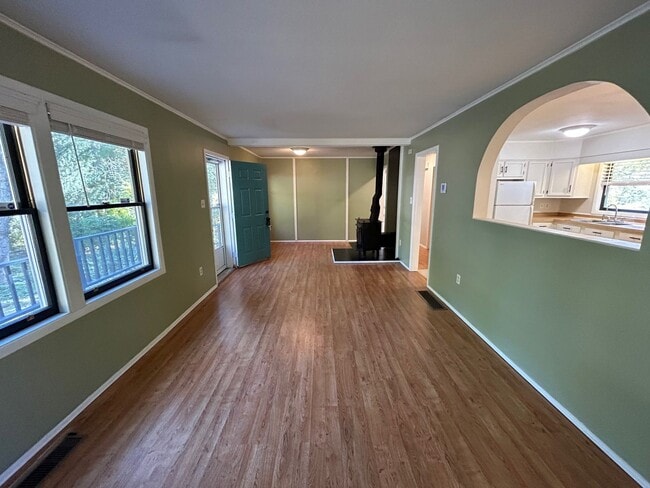 Building Photo - Kenilworth - Adorable 2 Bedroom House