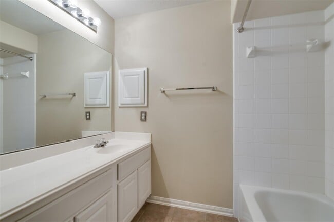 Building Photo - 3419 La Fleur Ln