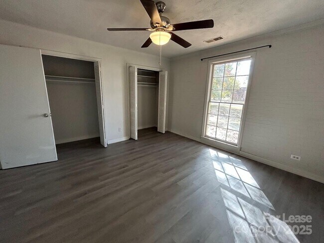 Building Photo - 3312 Circles End Cir