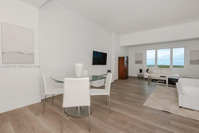 Building Photo - 2301 Collins Ave