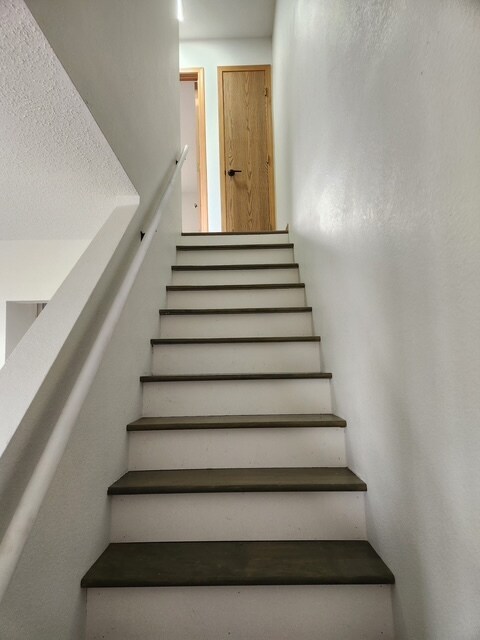 Building Photo - 32 Bellevue Dr