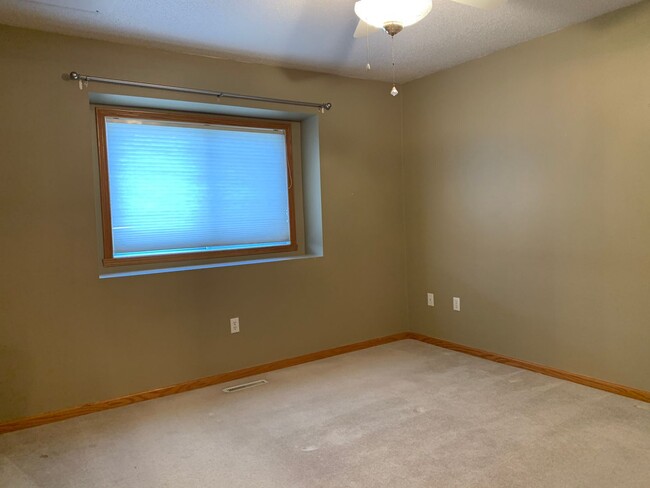 Building Photo - 3 Bedroom Twinhome in South Fargo!!