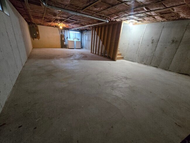 Building Photo - 8 Clarendon Common